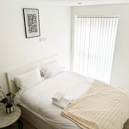 Modern 2 Bedroom In - Sleeps 5 Apartment Leeds (West Yorkshire)