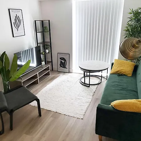 Modern 2 Bedroom In - Sleeps 5 Apartment *