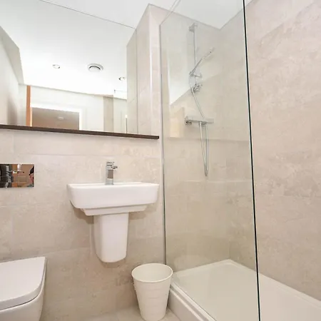 Modern 2 Bedroom In - Sleeps 5 *
