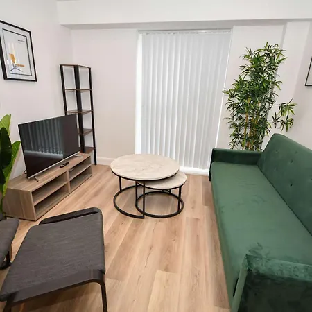 Apartment Modern 2 Bedroom In - Sleeps 5 *