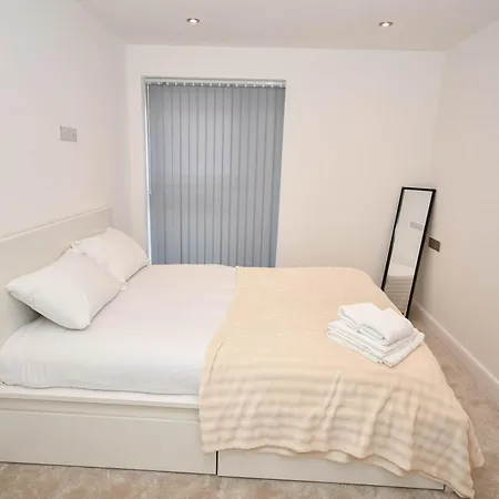Modern 2 Bedroom In - Sleeps 5 Leeds (West Yorkshire)