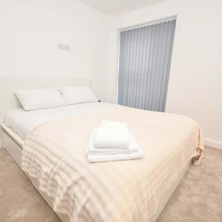 Apartment Modern 2 Bedroom In - Sleeps 5 *