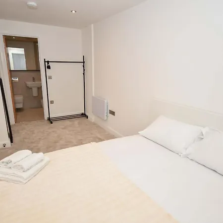 Apartment Modern 2 Bedroom In - Sleeps 5