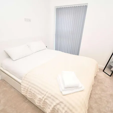 Modern 2 Bedroom In - Sleeps 5 * Leeds (West Yorkshire)