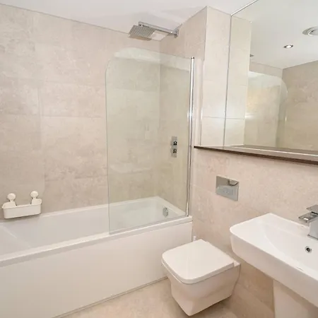 Modern 2 Bedroom In - Sleeps 5