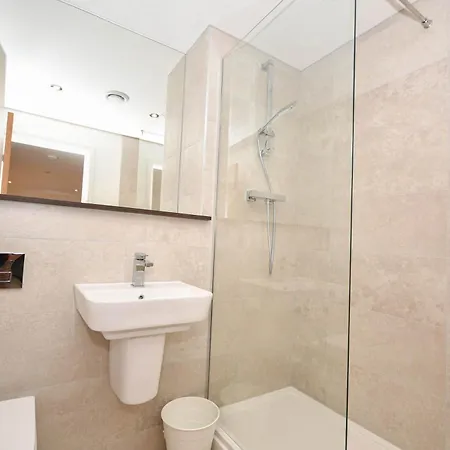 Modern 2 Bedroom In - Sleeps 5 * Leeds (West Yorkshire)