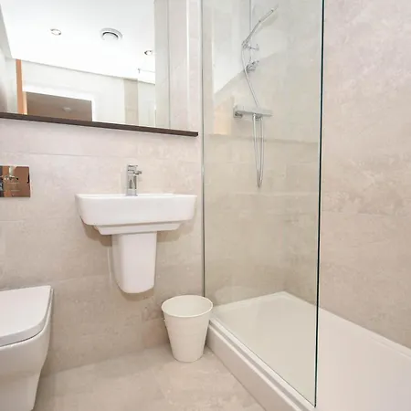 Modern 2 Bedroom In - Sleeps 5 *